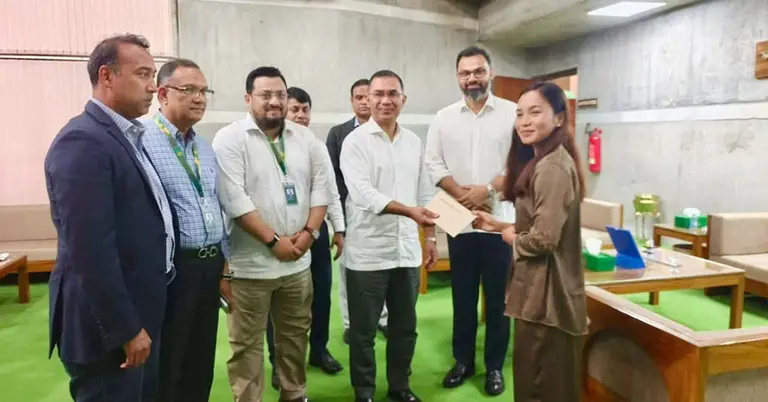 আর্থিক সহায়তা তুলে দিলেন প্রধানমন্ত্রী